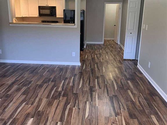 4th image of 22749 Garfield St #18
