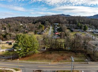 2301 S Greenwood Dr, Johnson City, TN 37604