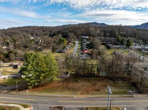 2301 Greenwood Dr, Johnson City, TN 37604