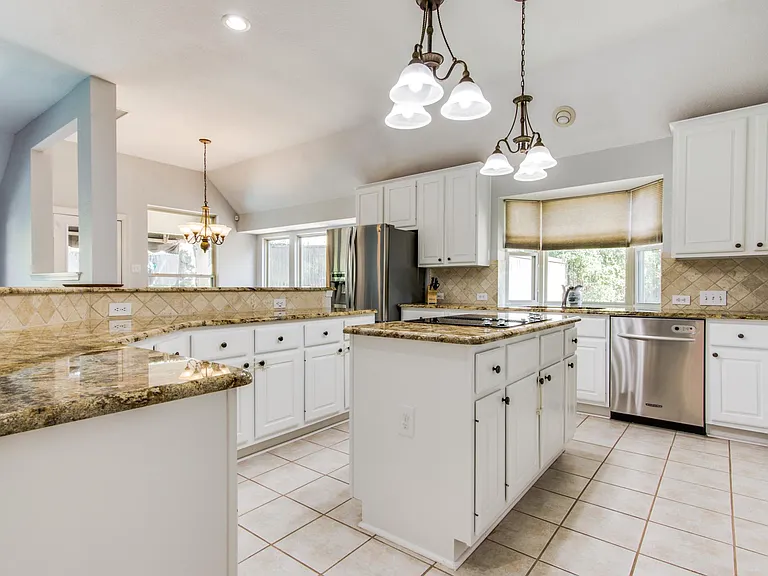 700 Essex Ct — Photo 10