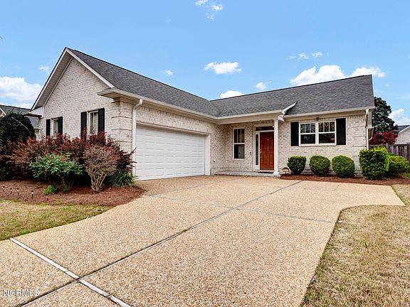 4th image of 1047 Garden Club Way