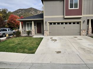 141 Rivers Edge Ct, Gold Hill, OR 97525