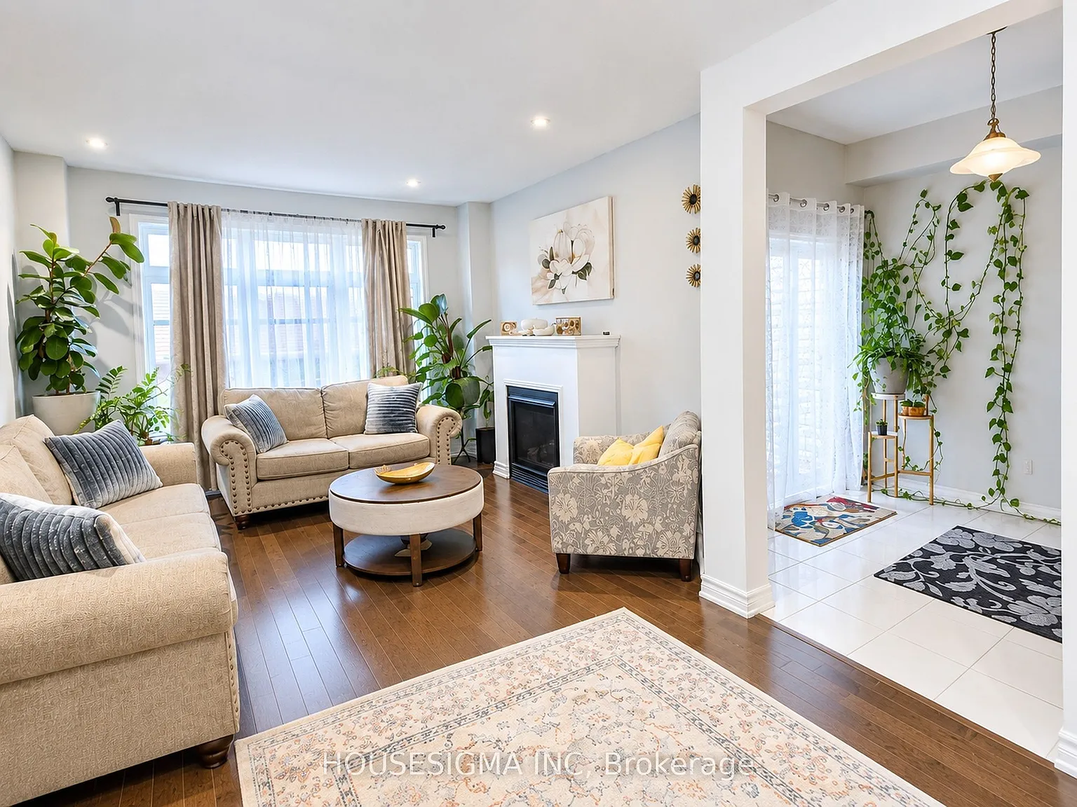 3 bed, $2,700 — Photo 2