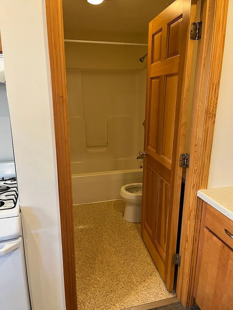 Sunny 1 Bed room 2nd floor apartment in Norwood — Photo 3