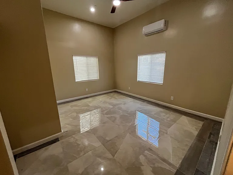 2739 Eltinge Dr — Photo 36