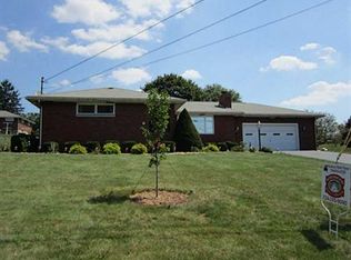 97 Saxonburg Rd, Butler, PA 16002