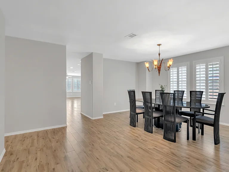 16329 Severn Ln — Photo 10