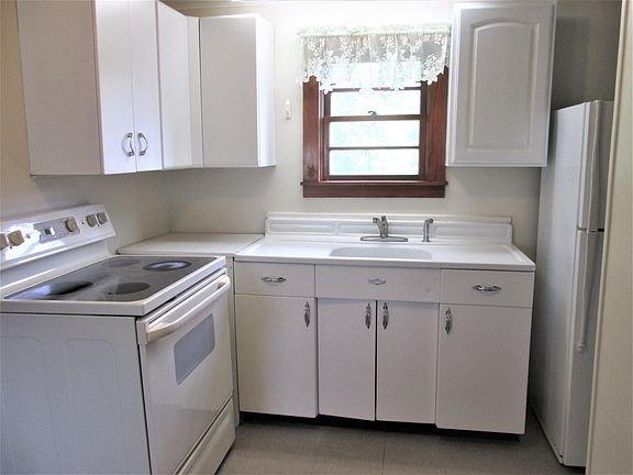 4th image of 114 Washington St