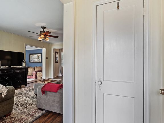 2nd image of 2790 Iroquois Rd