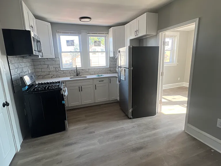 202-206 Berbro Ave #B — Photo 5