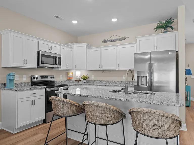 172 Coastline Cir — Photo 9