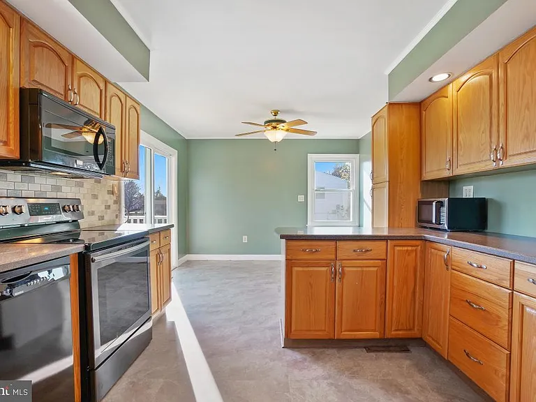 12316 Fountain Dr — Photo 13