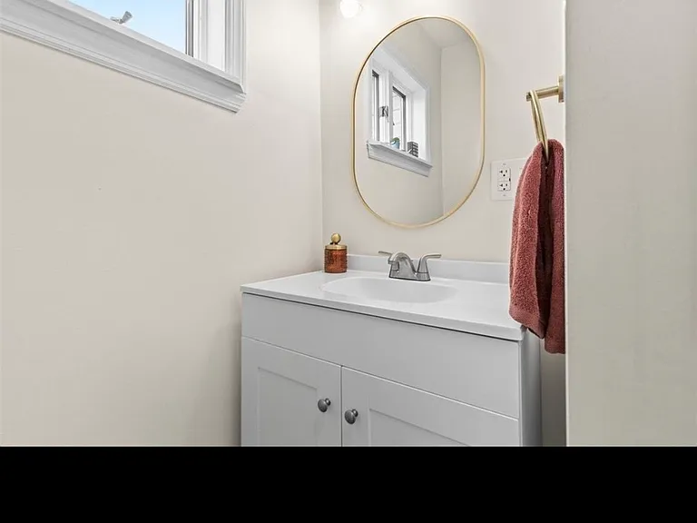 211 Lloyd Ave — Photo 13