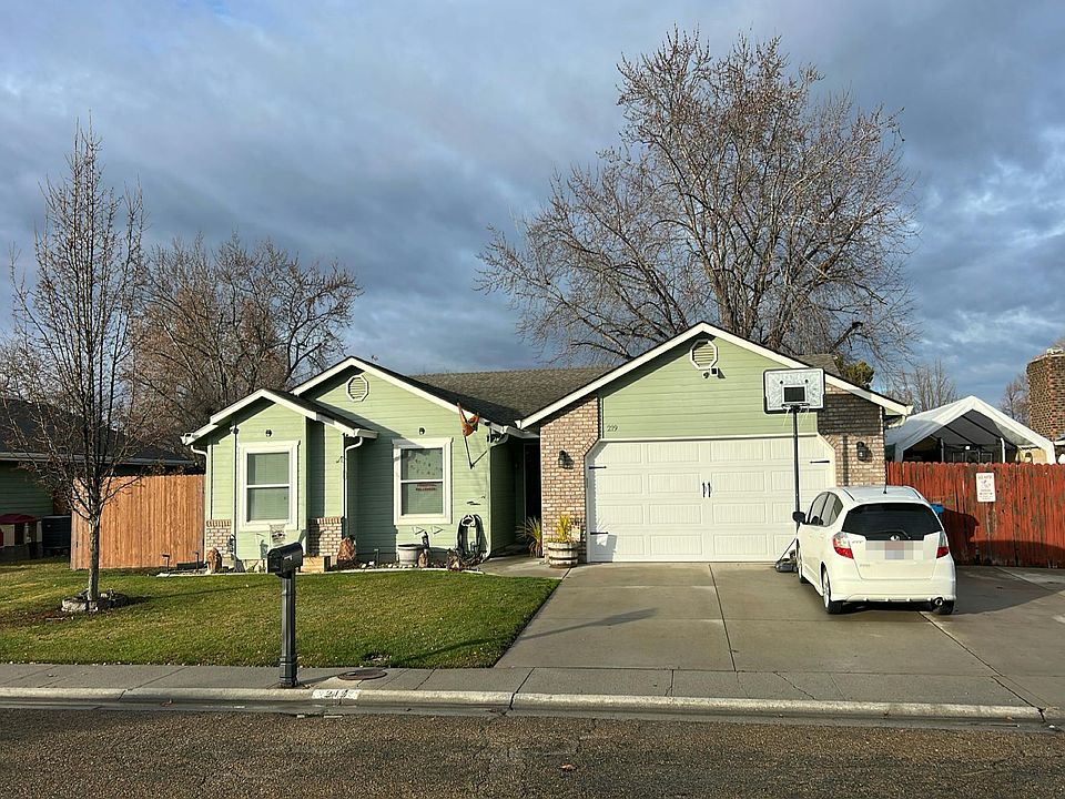 1st image of 219 E Spruce St