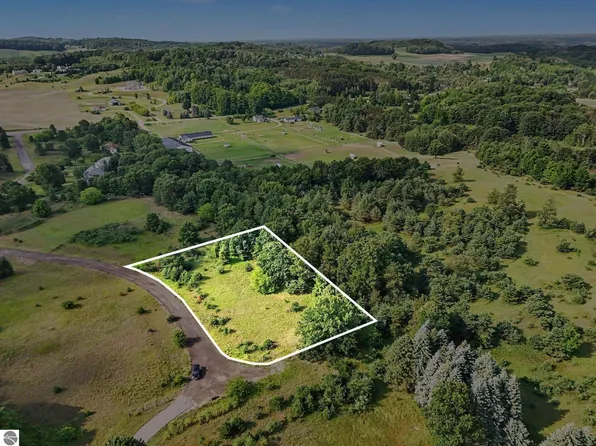 11801 S Trails End, Cedar, MI 49621