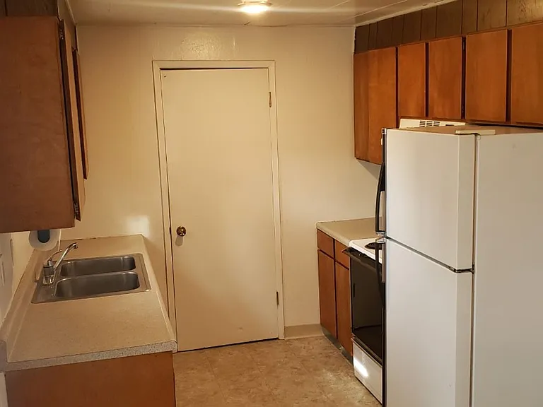 Baker Street Apartments — Photo 3