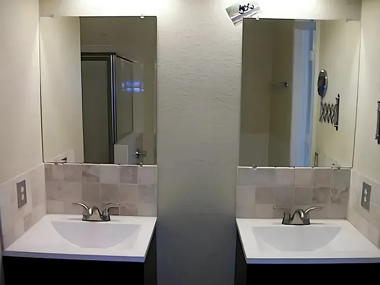 Primary bath with 2 sinks