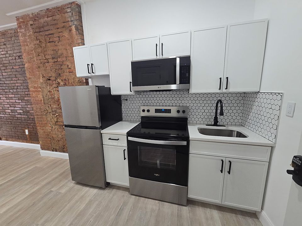 1st image of 1521 Pine St APT 1F