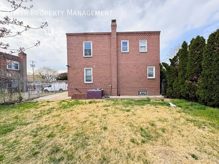 5817 Keystone St #2L — Photo 12