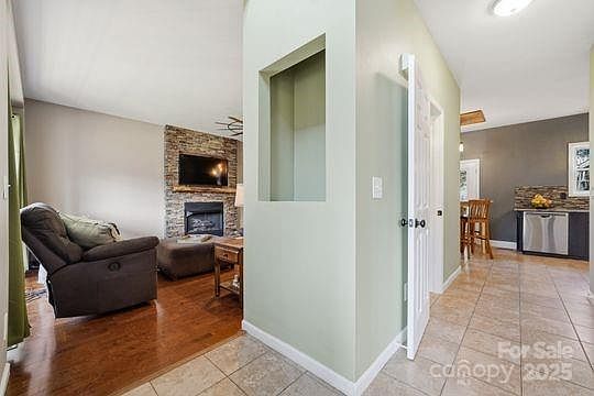 4th image of 208 Bennington Dr