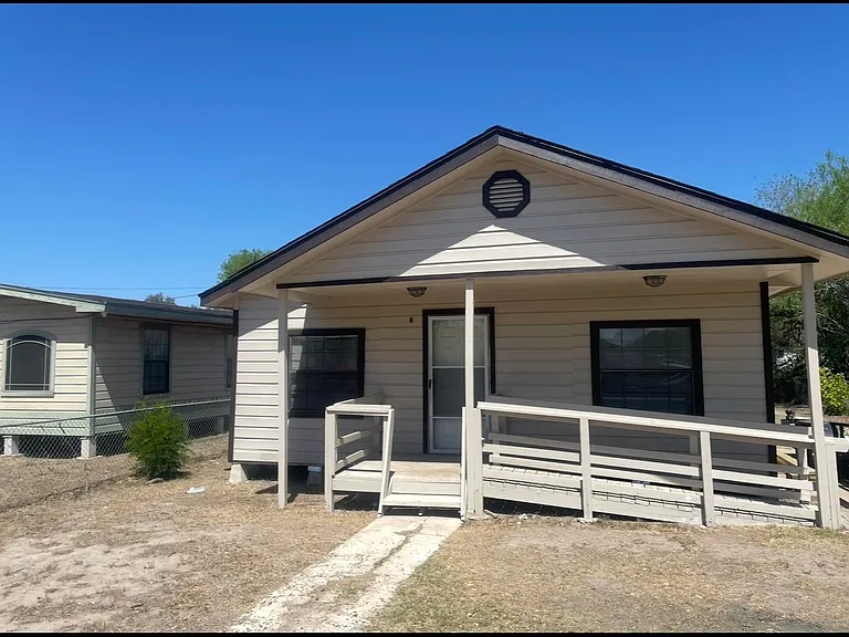 705 E Fay St — Photo 1