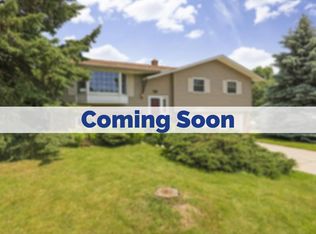 631 Greenway Ave N, Oakdale, MN 55128