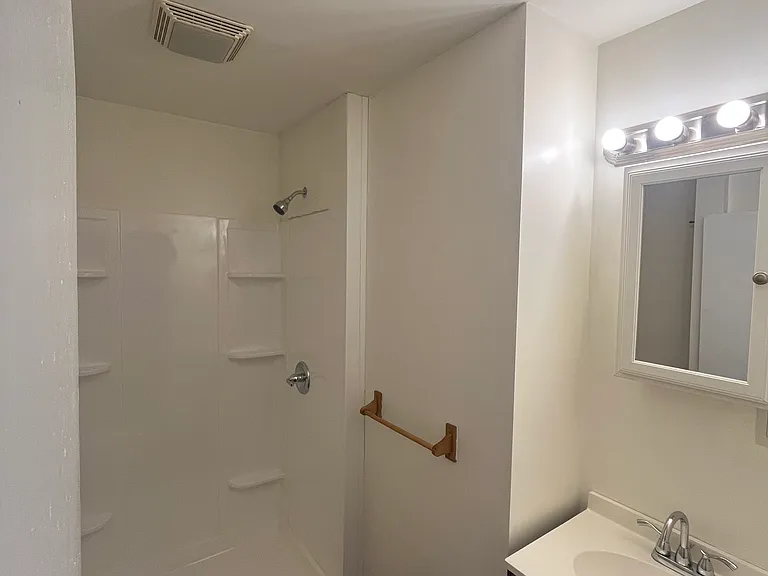 814 24th St #2 — Photo 3