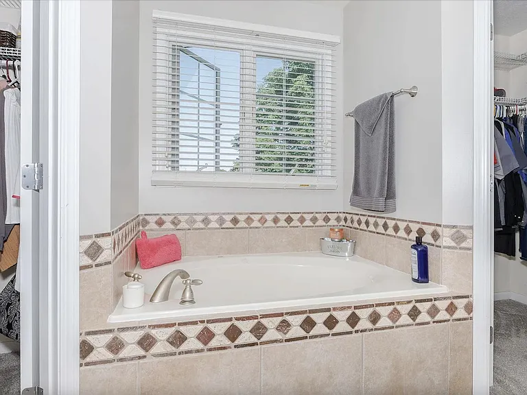 1608 Whitmer Ct — Photo 19