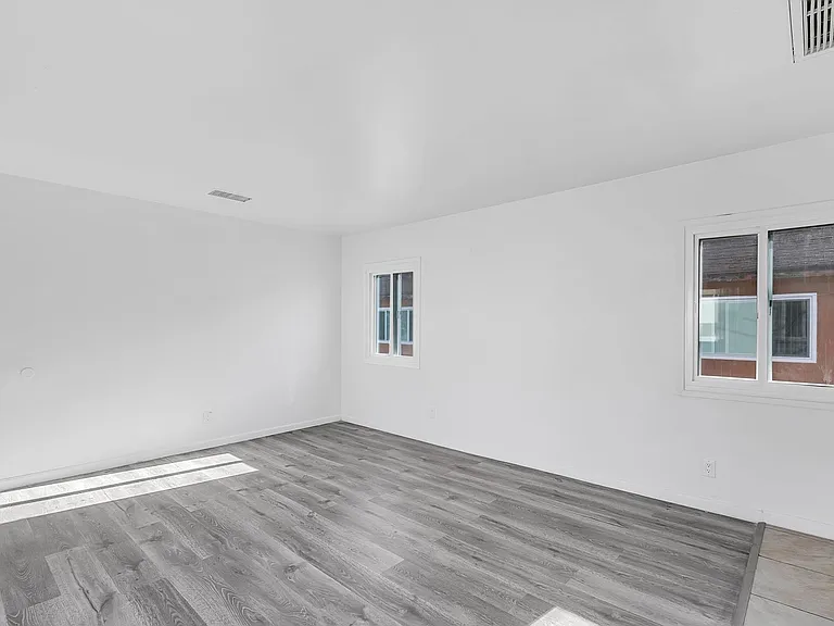 10107 England Ave — Photo 8