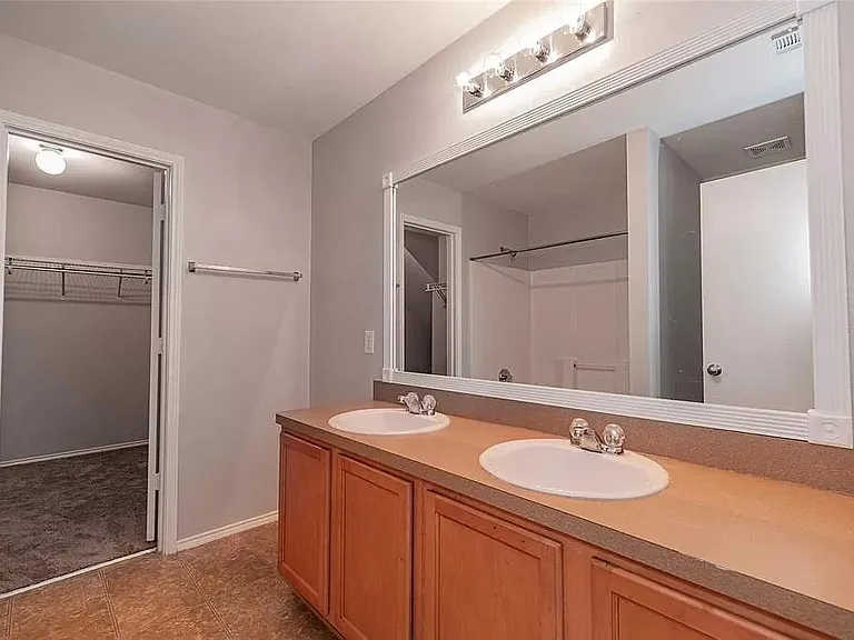 1208 Angelina Dr — Photo 12