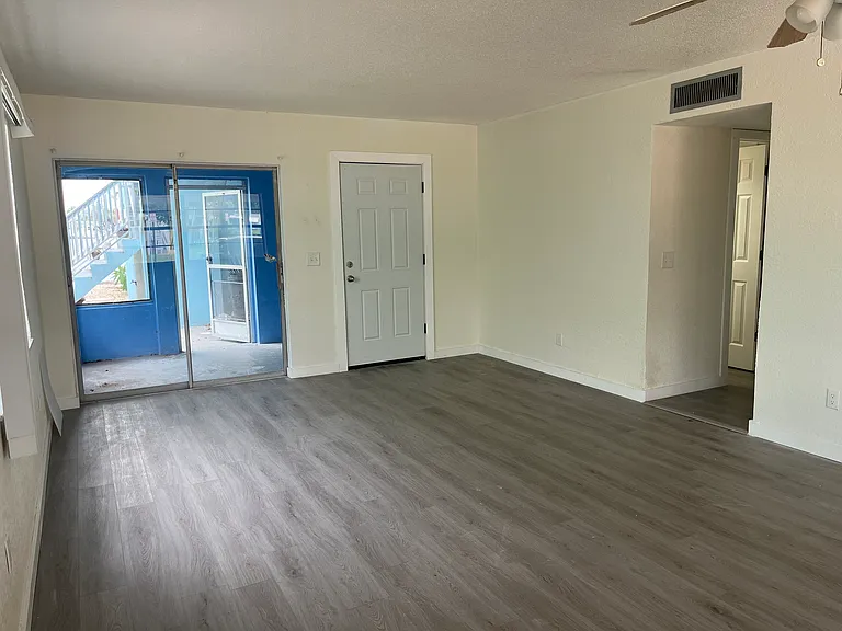 2301 Bay Blvd #1 — Photo 8