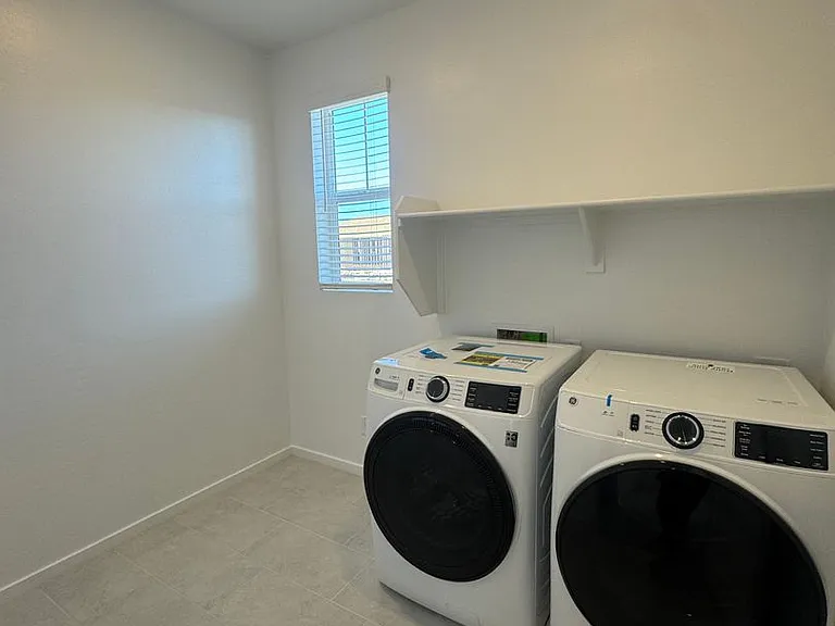 2442 W Maximo Way — Photo 11