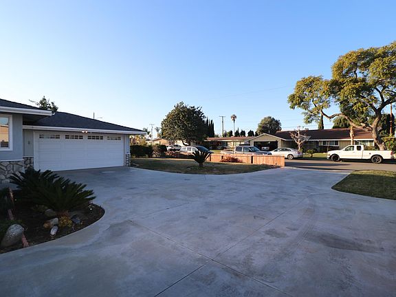 5th image of 10382 Eleanor Dr