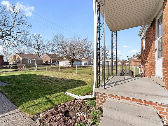 3rd image of 12813 Birrell St