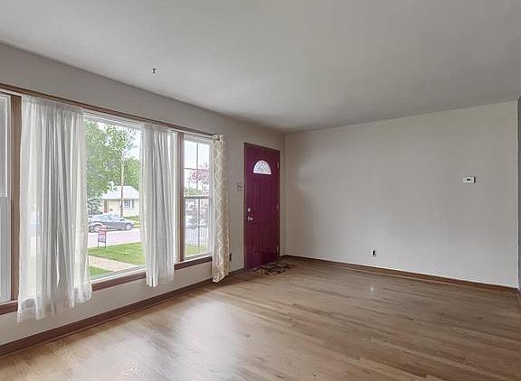5th image of 5206 Parker Ave
