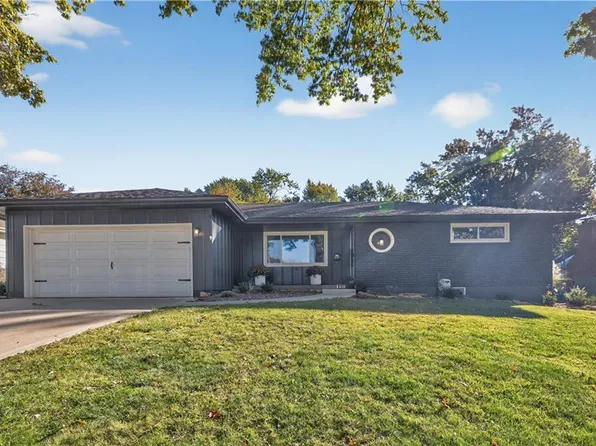 8309 Travis Ln, Overland Park, KS 66212