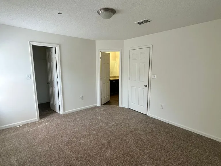 Wesley St. Claire Apartments at Lawrenceville — Photo 302