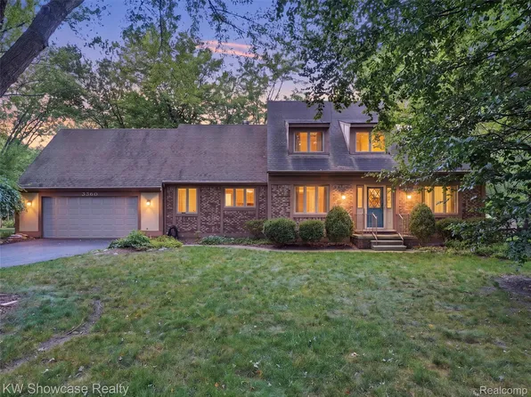 3360 Pleasant Valley Rd, Brighton, MI 48114