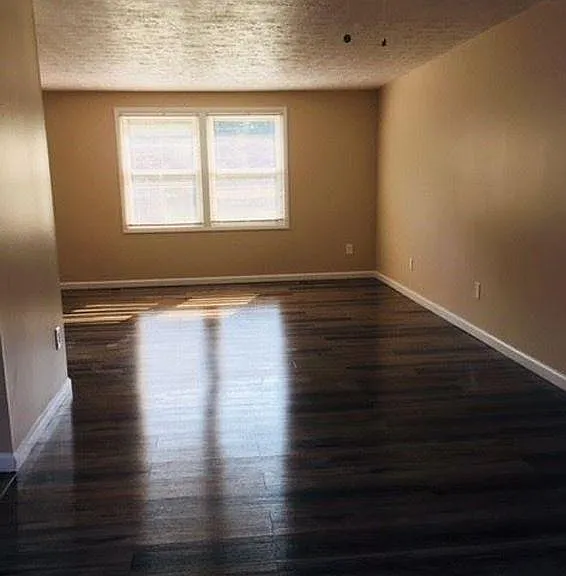672 Holiday Dr — Photo 4