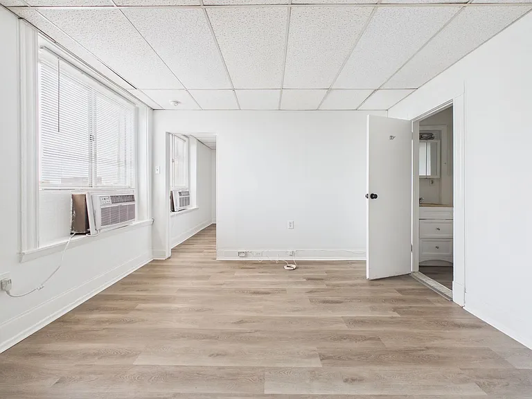 Morris Apartments — Photo 6