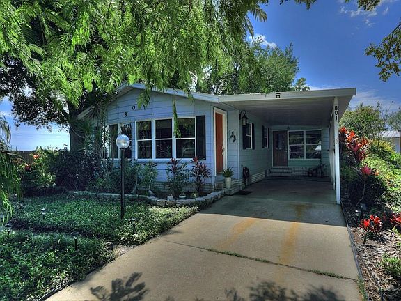 3rd image of 801 Lilac Dr