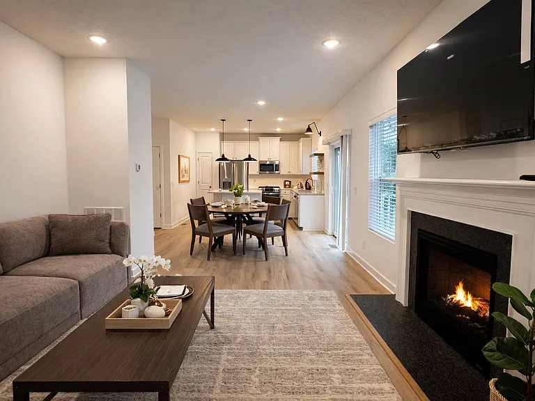 6039 Conneaut Light Dr — Photo 2