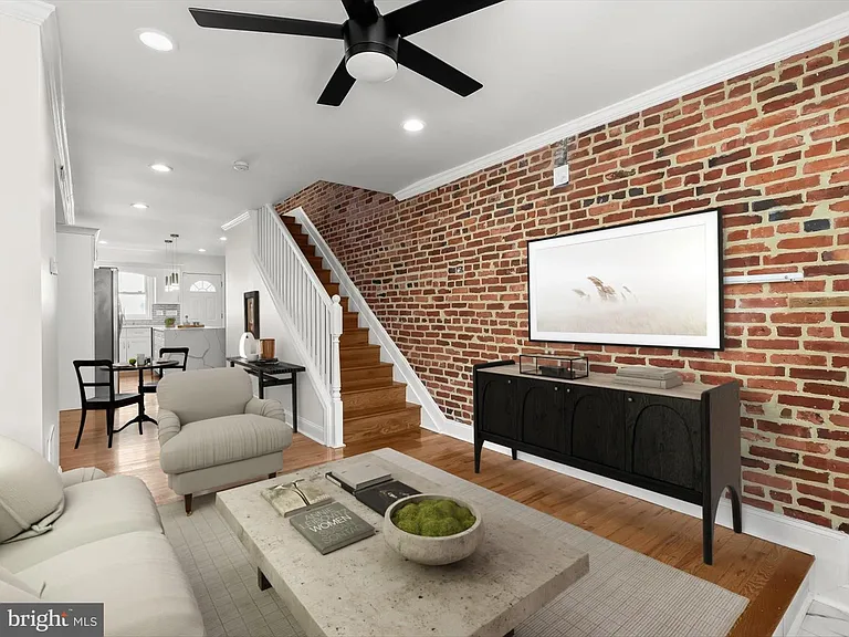 404 N Robinson St — Photo 3