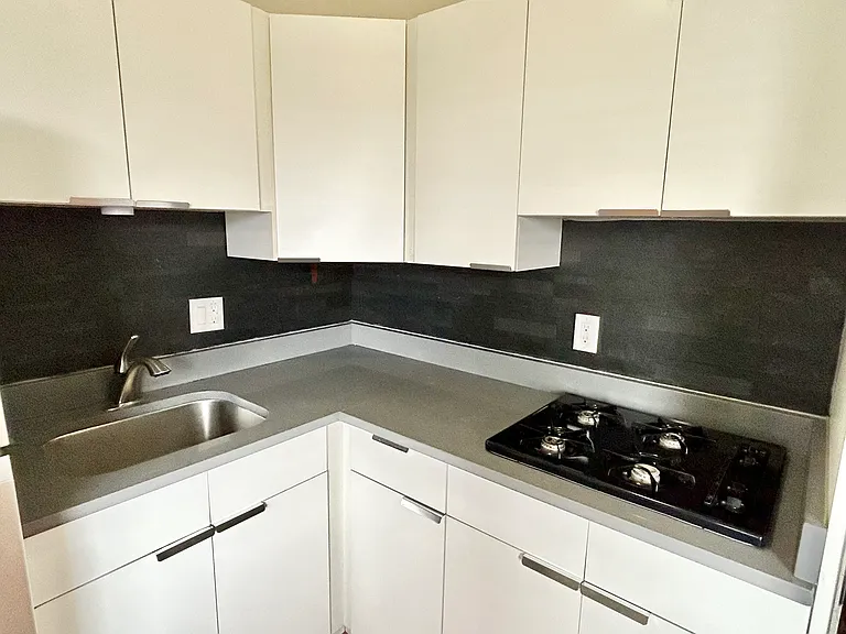 Catalina Apartments — Photo 37