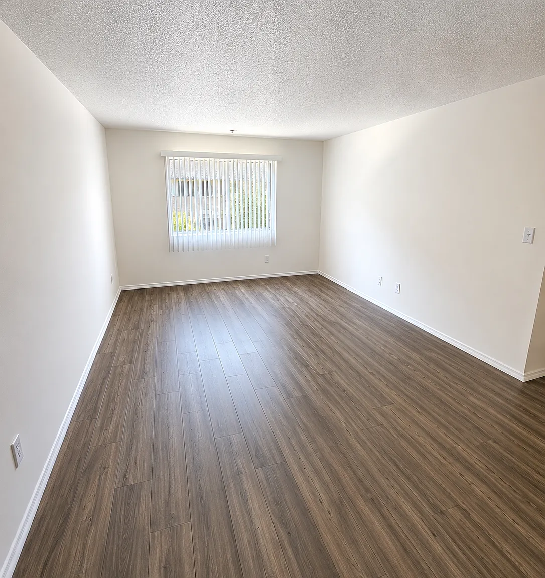 5531 Corteen Pl — Photo 3