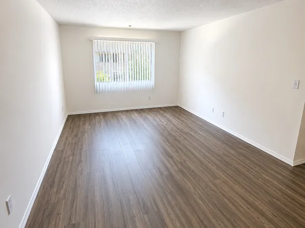 5531 Corteen Pl