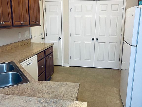 Kitchen, laundry room