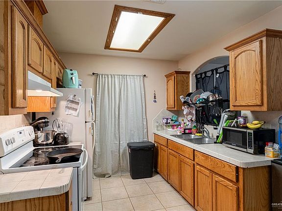 3rd image of 3110 E Diamond Head Ave E