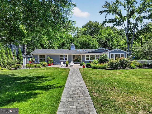 4th image of 3924 W Shore Dr