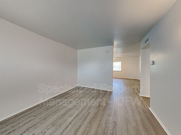 2nd image of 3946 Cambridge Dr